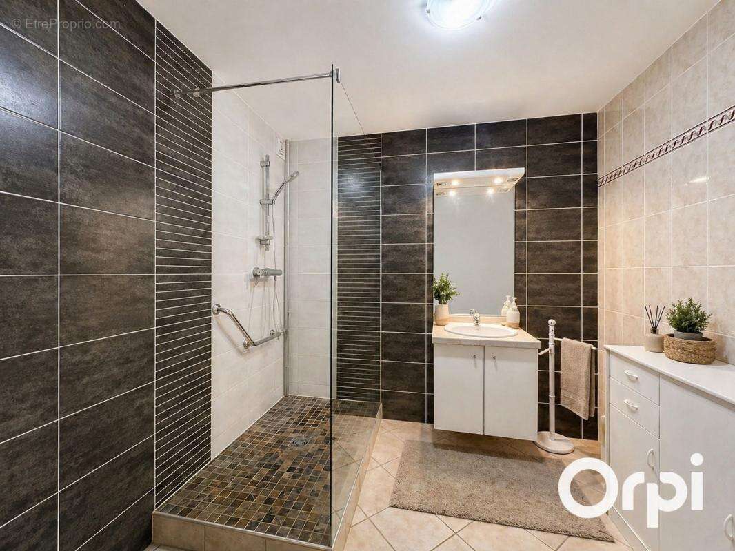 Appartement à CRANVES-SALES
