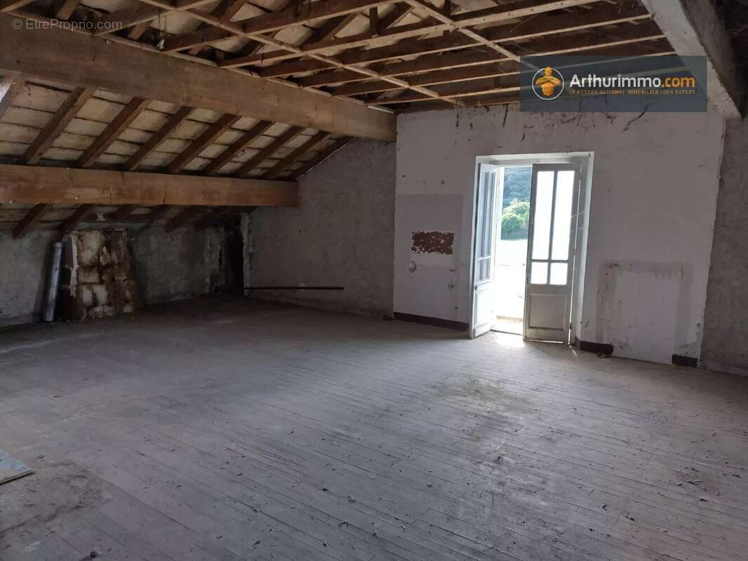 Maison à VILLENEUVE-D&#039;OLMES