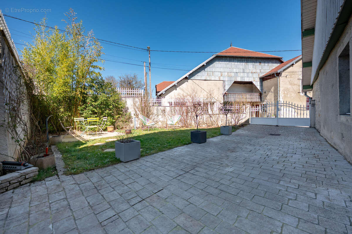 Maison à OUHANS