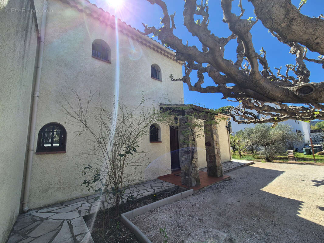 Maison à SOLLIES-PONT