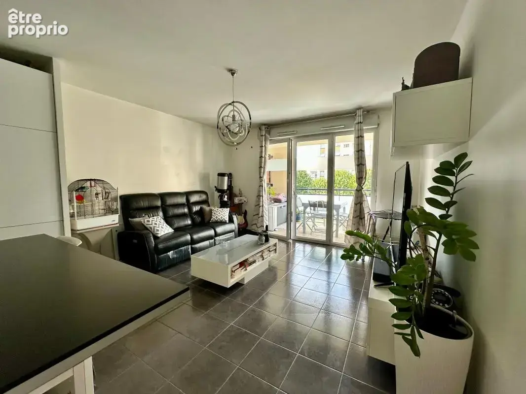 Appartement T3 Lumineux avec Terrasse & Garage – Saint-Priest (Le Village) - photo 9