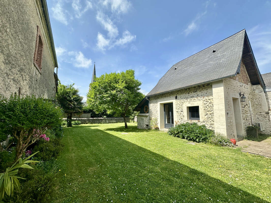 PLAINE DE NAY - Charmante maison béarnaise avec gîte et grange - photo 2