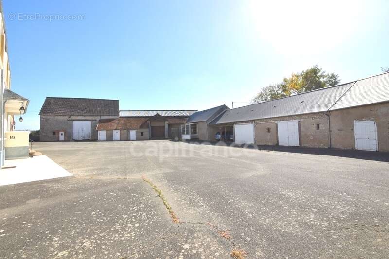 Grande maison (170 m², 11 pièces) Salle de reception (115 m²) Grand hangar (350 m²) à vendre TIVERNON (45) - photo 4