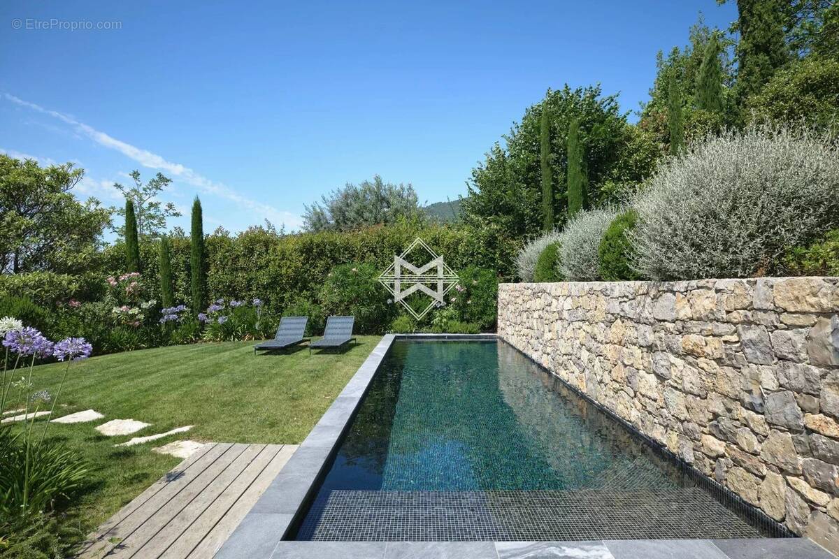 Pays de Fayence : Belle propriété avec vue dominante sur l’arrière-pays - photo 2