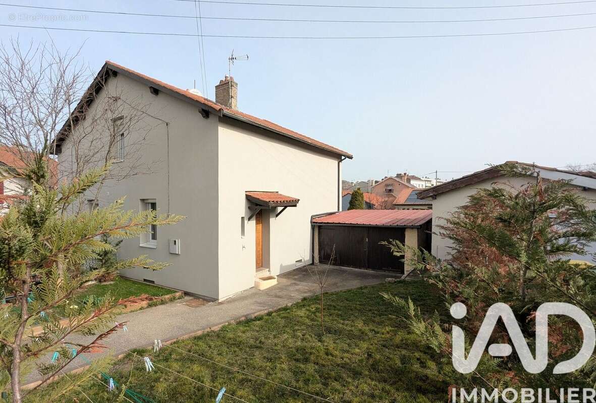 Photo 9 - Maison à LE CHAMBON-FEUGEROLLES