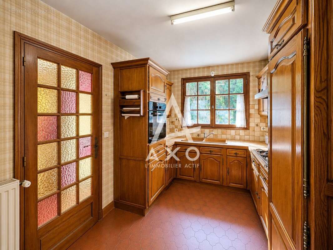 Maison familiale avec garage et dépendance - photo 6