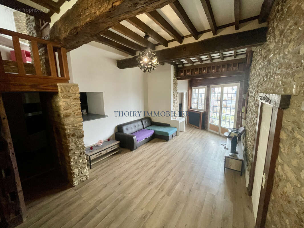 Maison à THOIRY