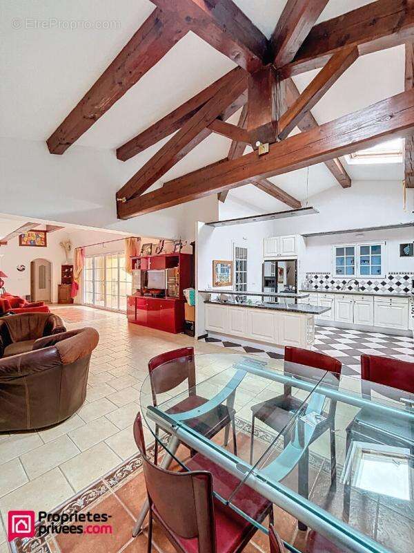 Propriété de 220m2 avec piscine sur 6 000 m² de terrain , à 5 min de Saint-Maximin, Ollières 83470 - photo 9