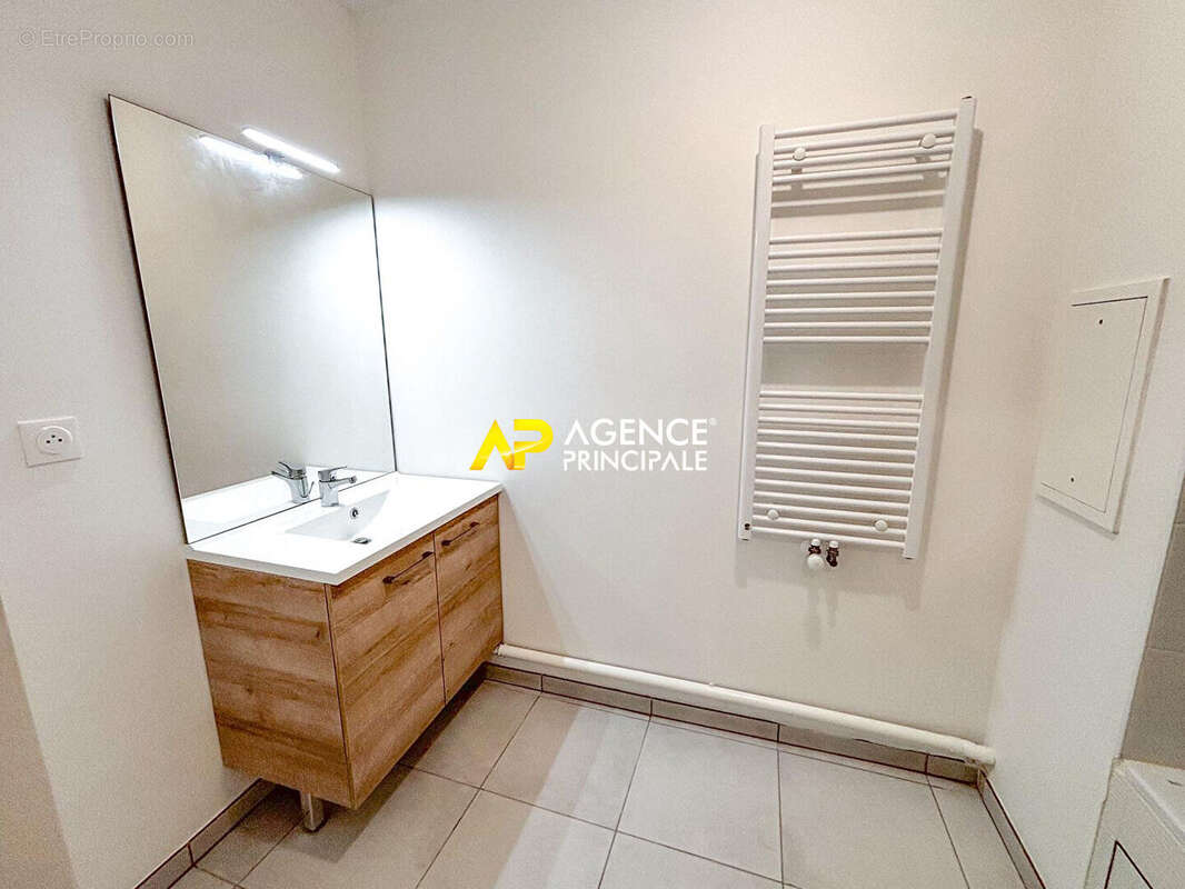 Appartement à SARTROUVILLE