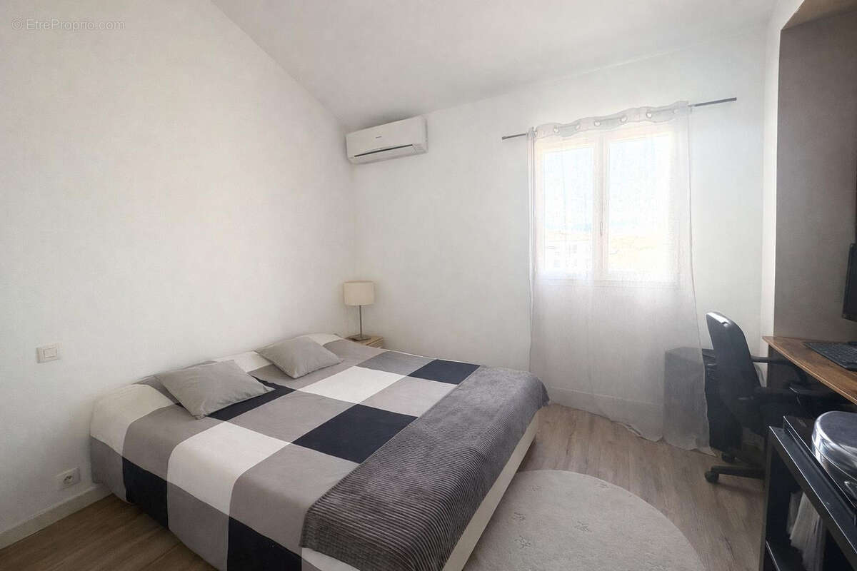 Appartement à PUGET-SUR-ARGENS