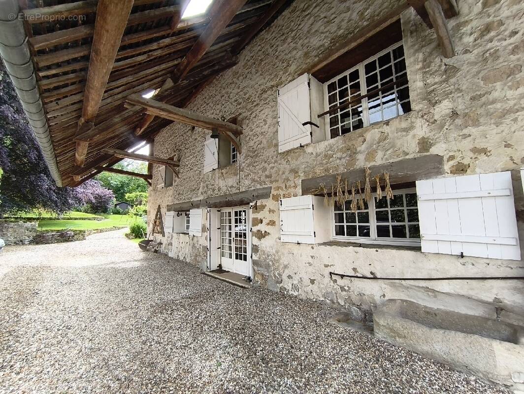 Maison à VALLANGOUJARD