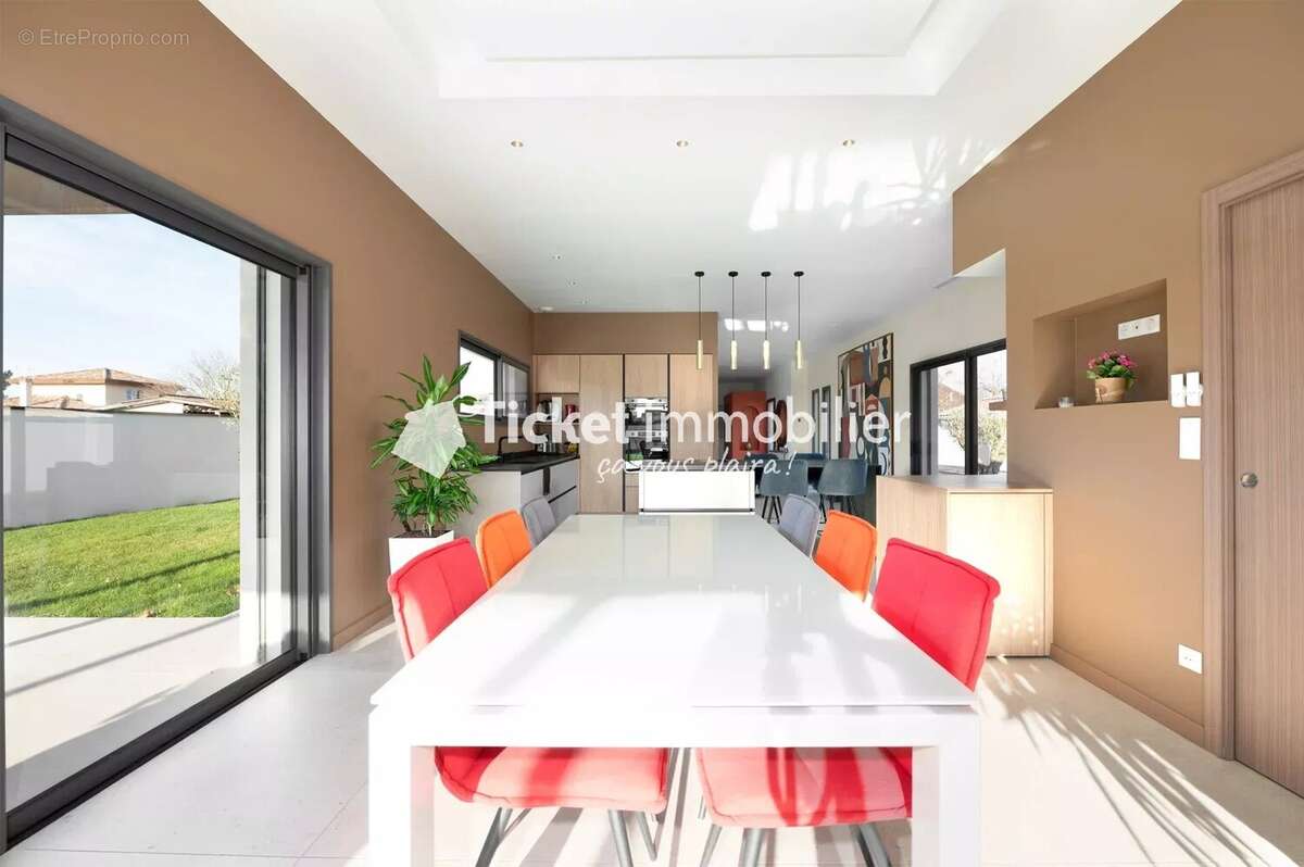 Maison à LA SALVETAT-SAINT-GILLES