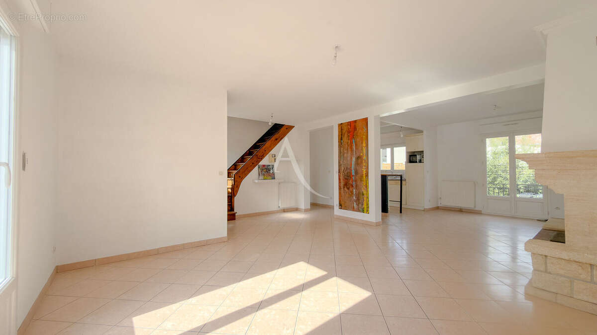 Maison à VIGNEUX-SUR-SEINE