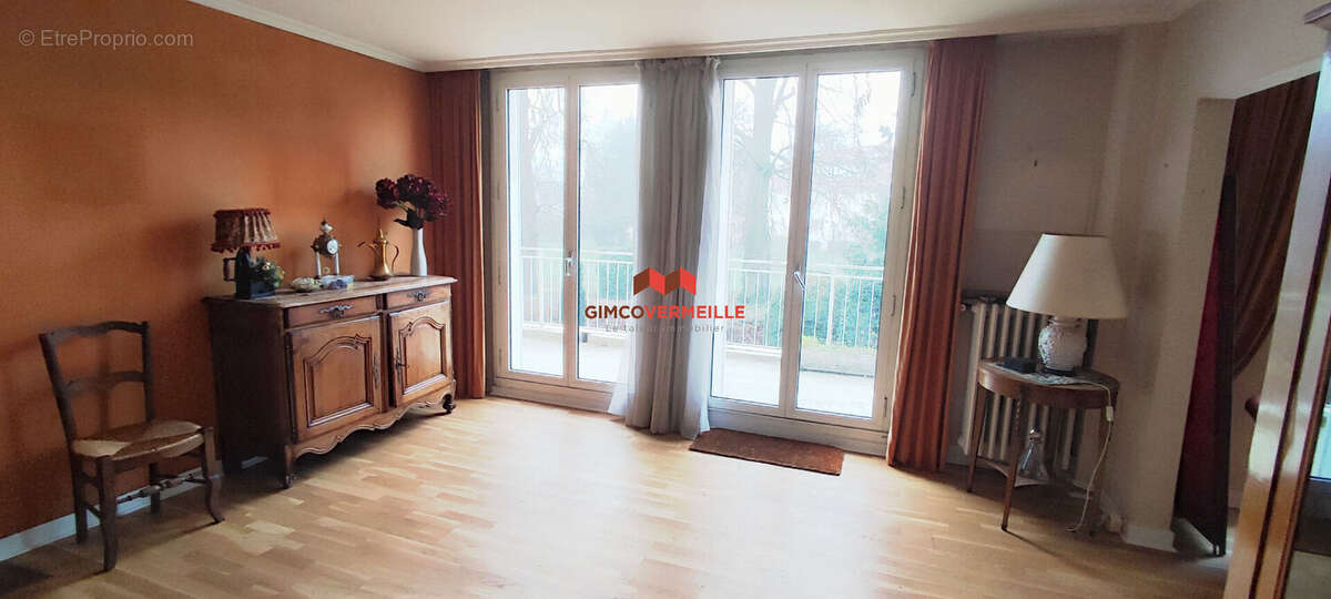 Appartement à LA CELLE-SAINT-CLOUD