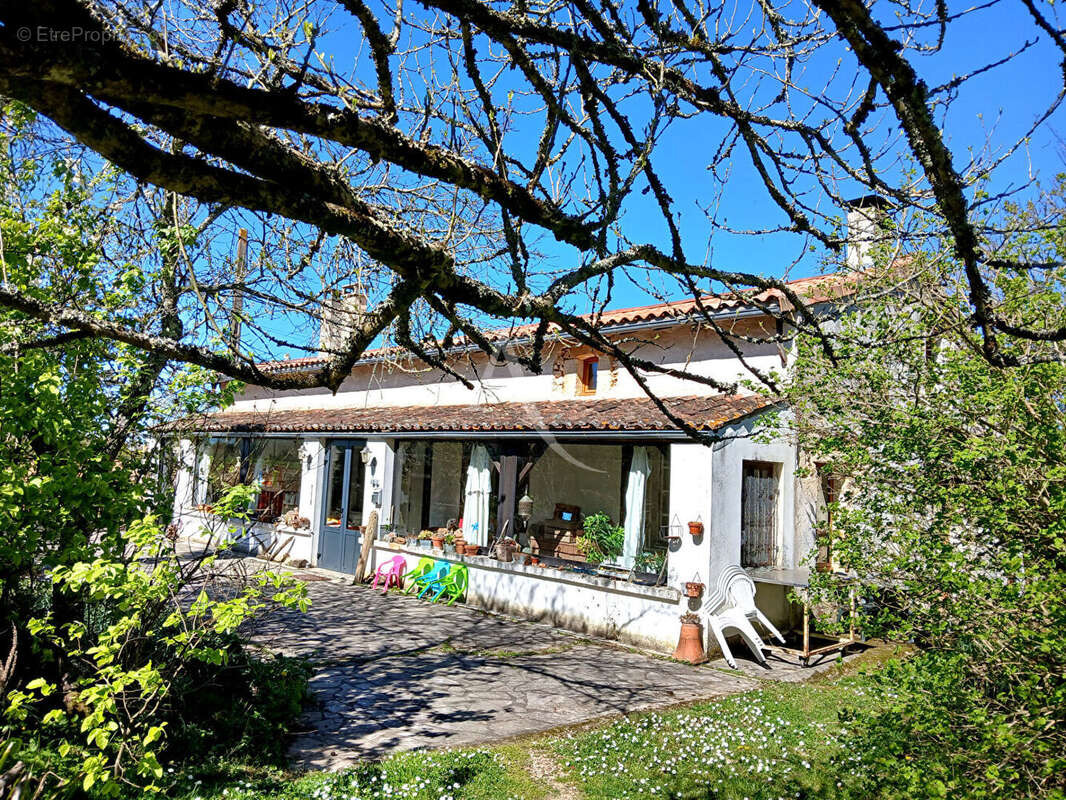 Maison à CHAMPAGNOLLES