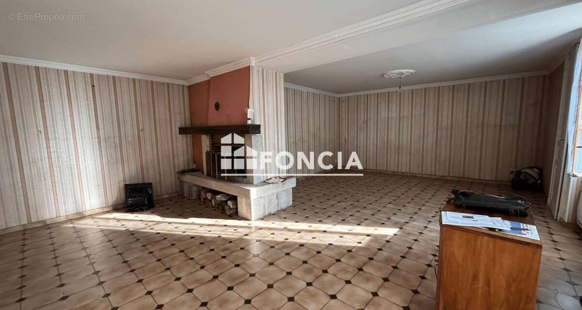 Maison à FRESNAY-SUR-SARTHE