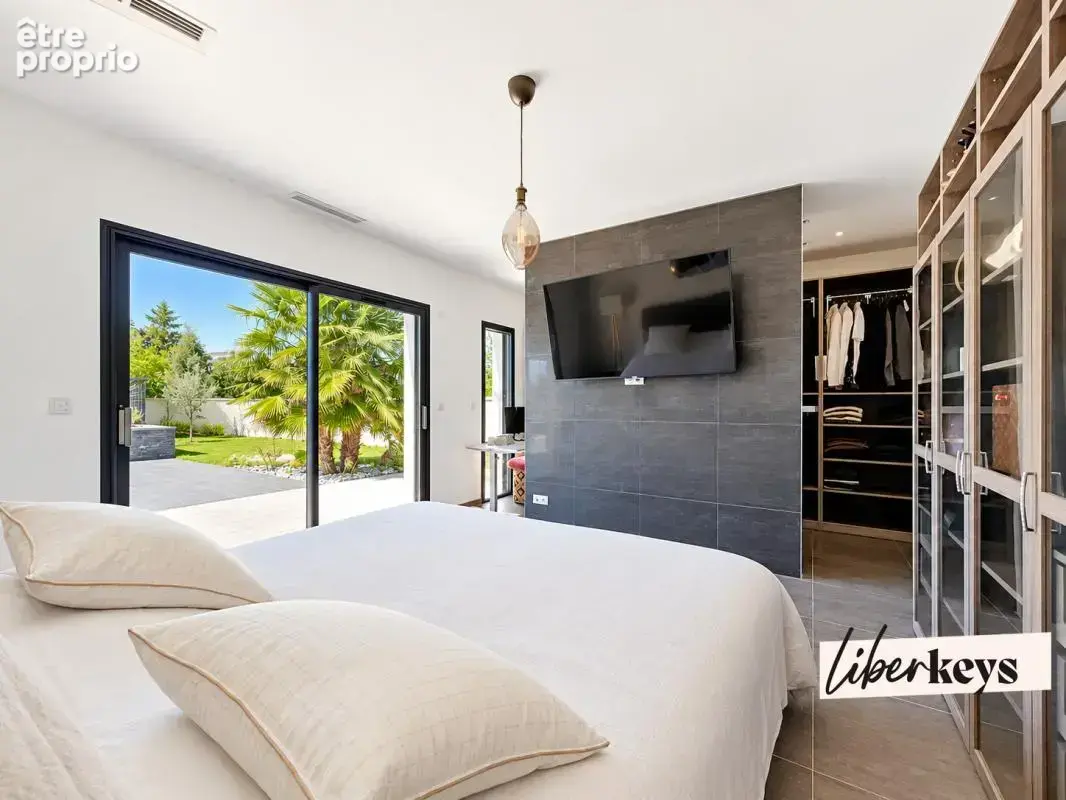 OLIVET Centre (45160) – Maison 250 m², 5 chambres, piscine chauffée et grand garage - photo 10