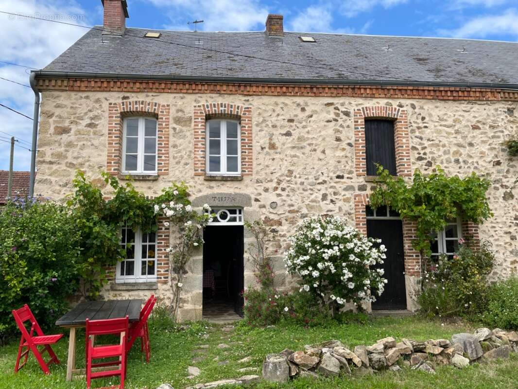 Dpt Creuse (23), à vendre  à Fleurat  maison de 4 pièces de 78 m2 - Grange attenante et terrain de 1289 m2 - photo 3