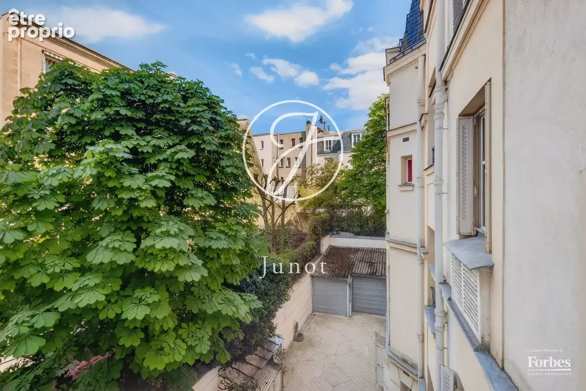 Paris 16e - SPONTINI / LONGCHAMP - Appartement à vendre - 5 pièces - 145,02m² Carrez - 3 chambres - Balcons 4,24 m² -  Charme de - photo 3