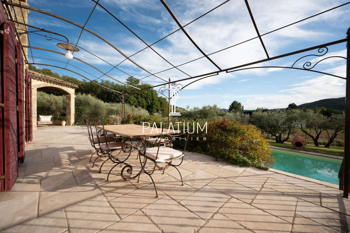 Maison à ENTREPIERRES