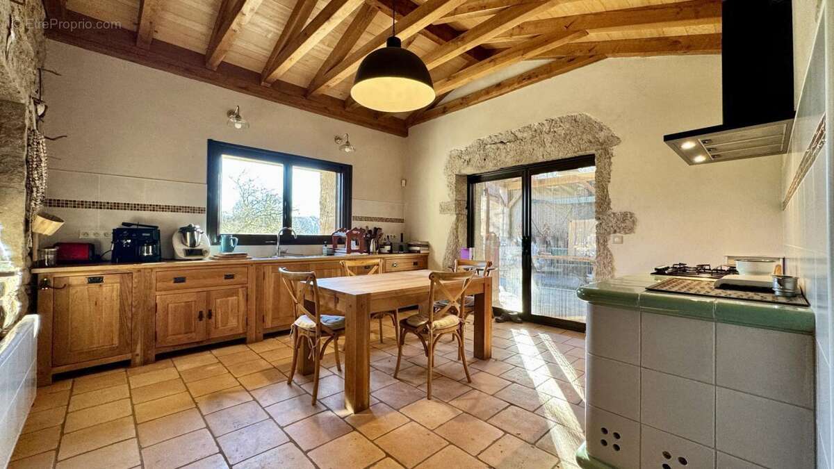 Maison à SAULIAC-SUR-CELE