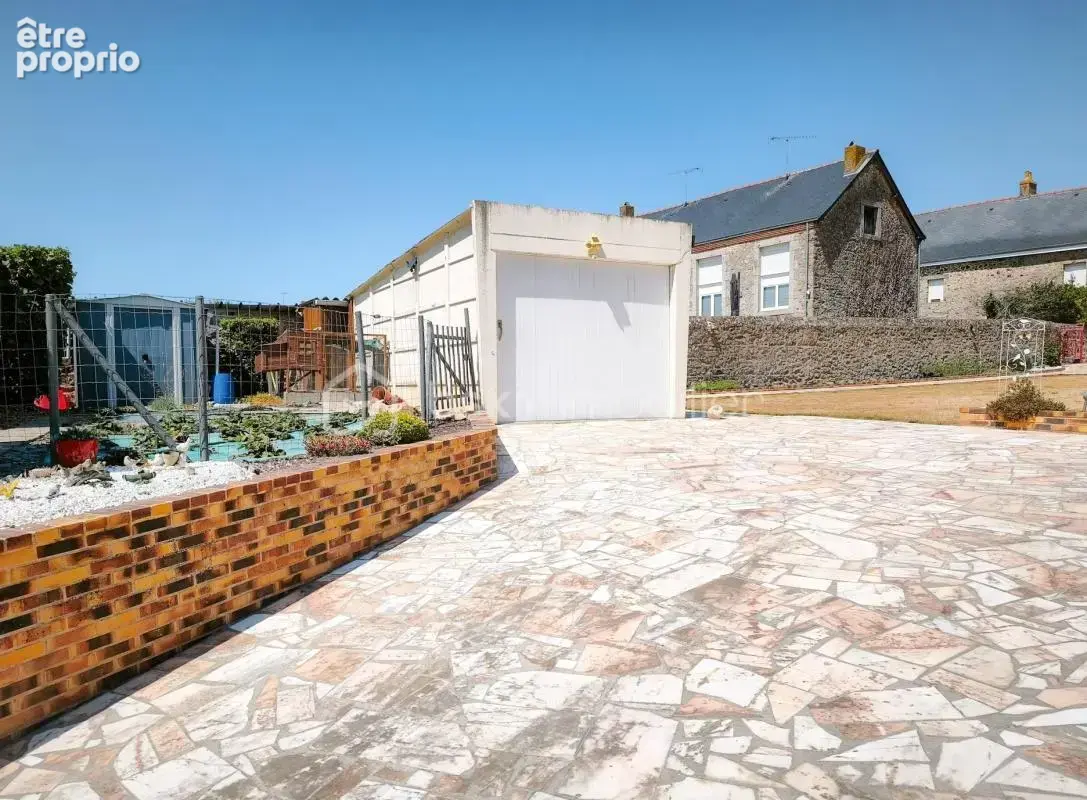 Maison de bourg - plain-pied de 89 m² - 2 chambres - la gravelle (53410) - photo 7