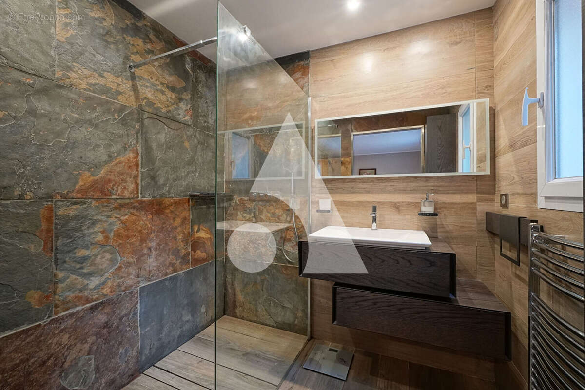 Maison à CHATEAUNEUF-LE-ROUGE