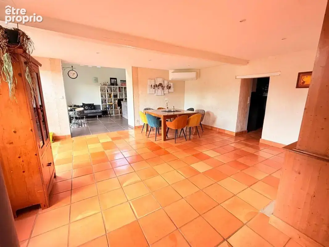 Maison spacieuse à vendre à Genouillé - photo 7