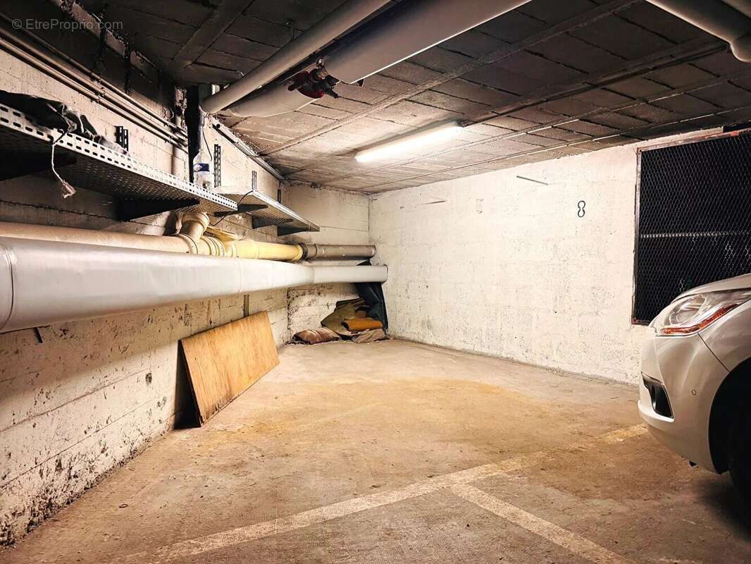 Parking à PARIS-15E