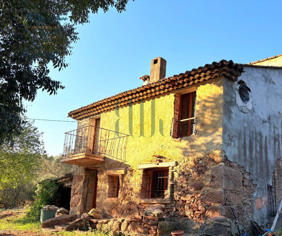 Bastide en pierre a rénover au pied du rocher de roquebrune - photo 2