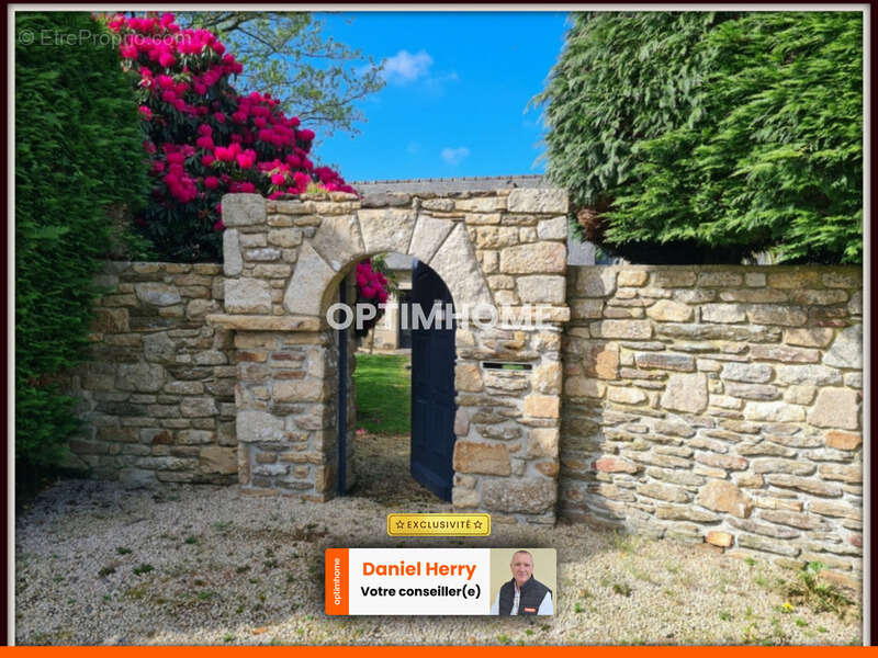 Maison à PLOUGOURVEST