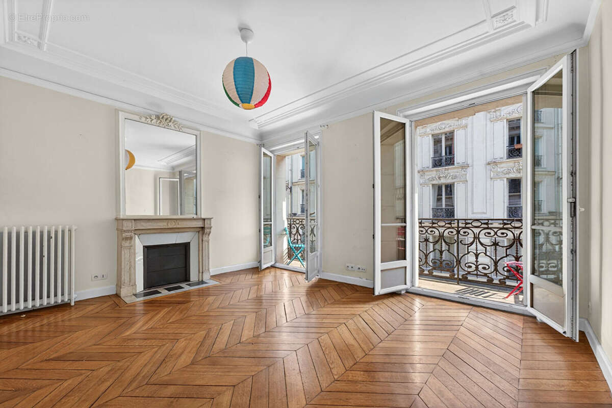 Appartement à PARIS-10E