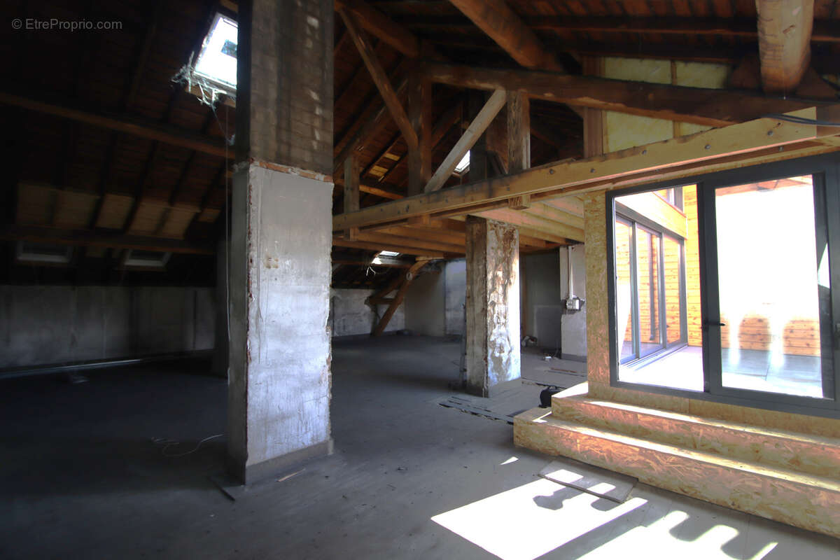 Autre à SAINT-ETIENNE