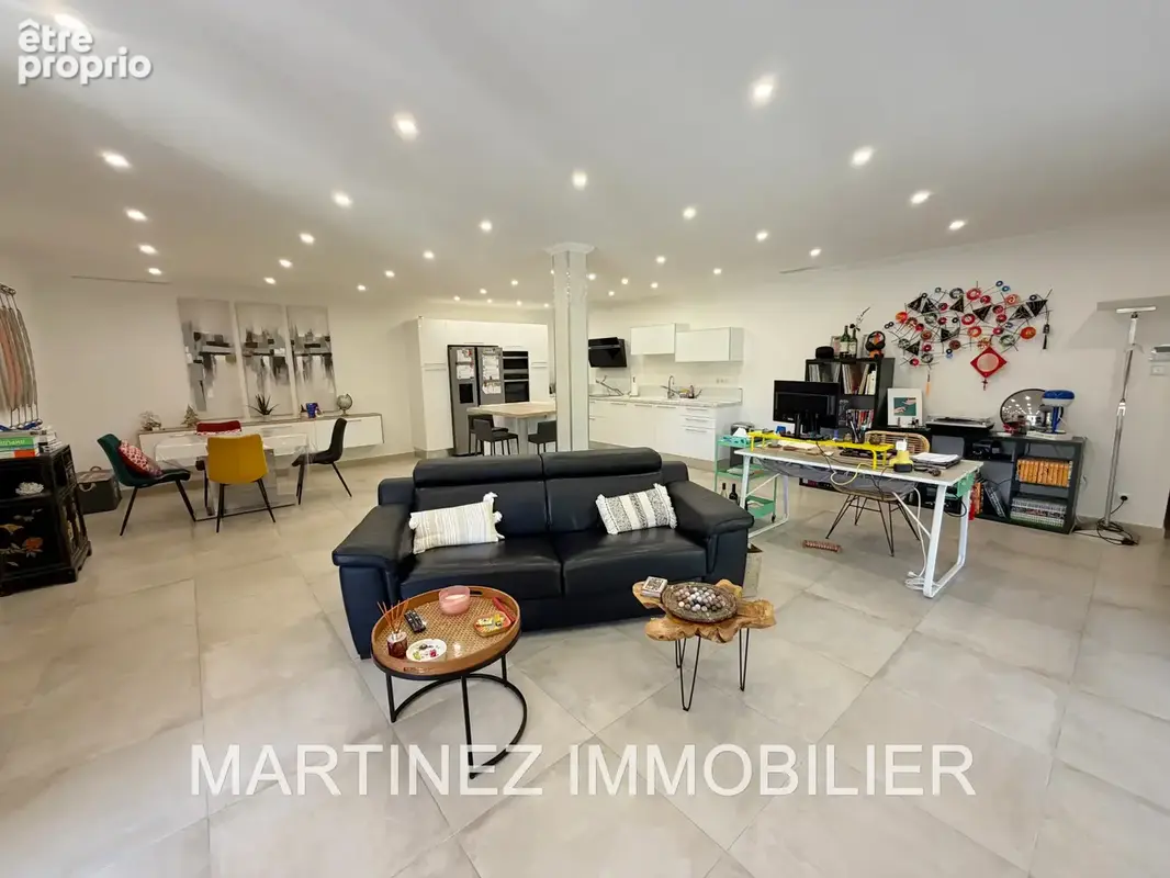 Cagnes-sur-Mer Pain de Sucre   Villa  rénovée de 236 m2 avec piscine, appartement indépendant et aperçu mer - photo 18