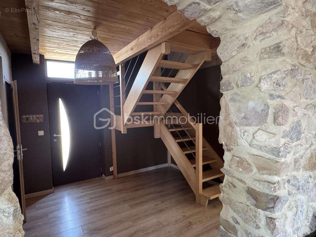 Coup de cœur ** maison en pierre rénovée ** environ 3 225 m² de terrain ** piscine ** sans vis-à-vis ** beau potentiel ** - photo 9