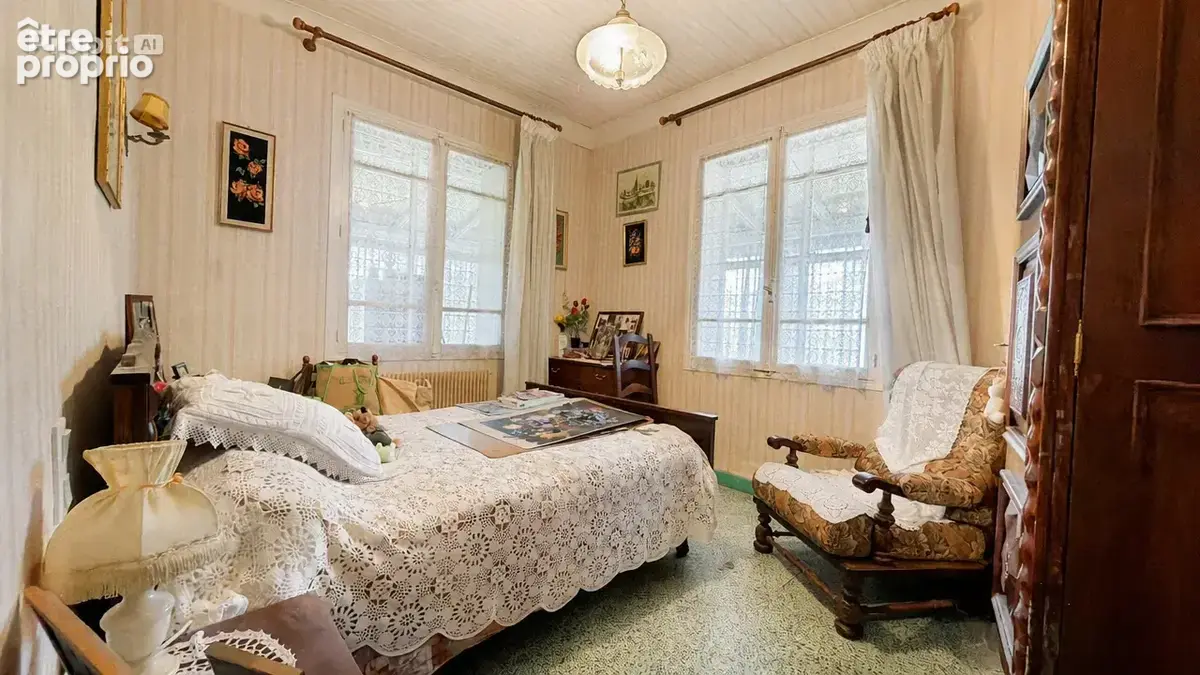 Propriété traditionnelle de 148 m2 sur parcelle arborée de 780 m2 avec dépendances - photo 4