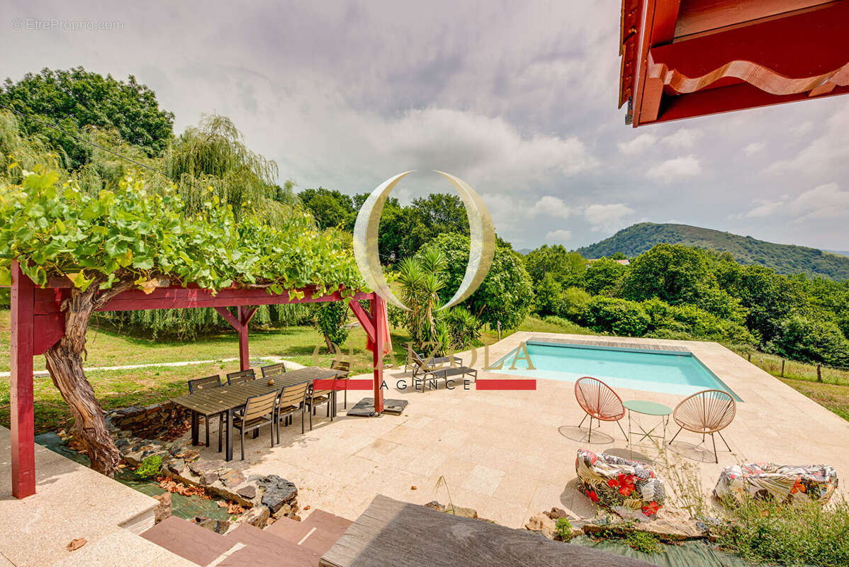 LOUHOSSOA - Ferme basque d'exception avec piscine et vue panoramique - photo 5