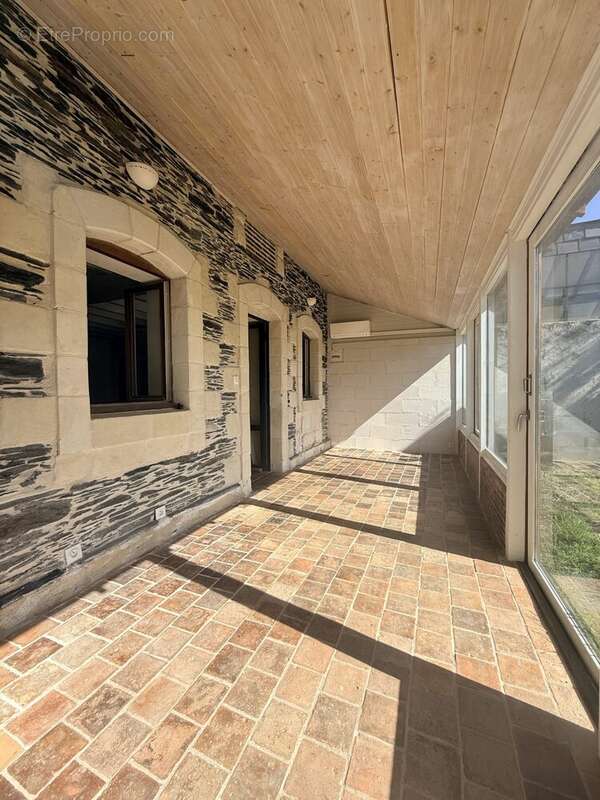 Maison à SAINT-BARTHELEMY-D'ANJOU