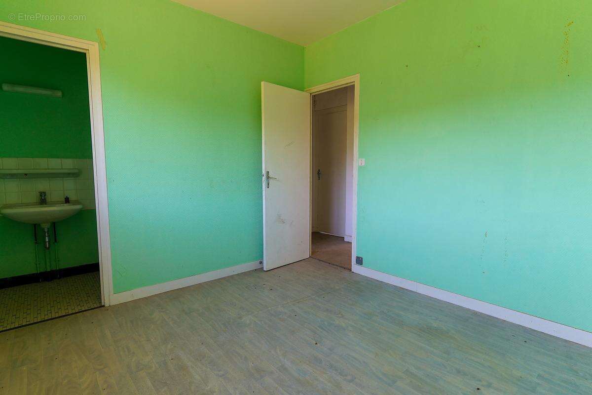 Maison - 142 m² - Isigny-le-Buat (50) - photo 5