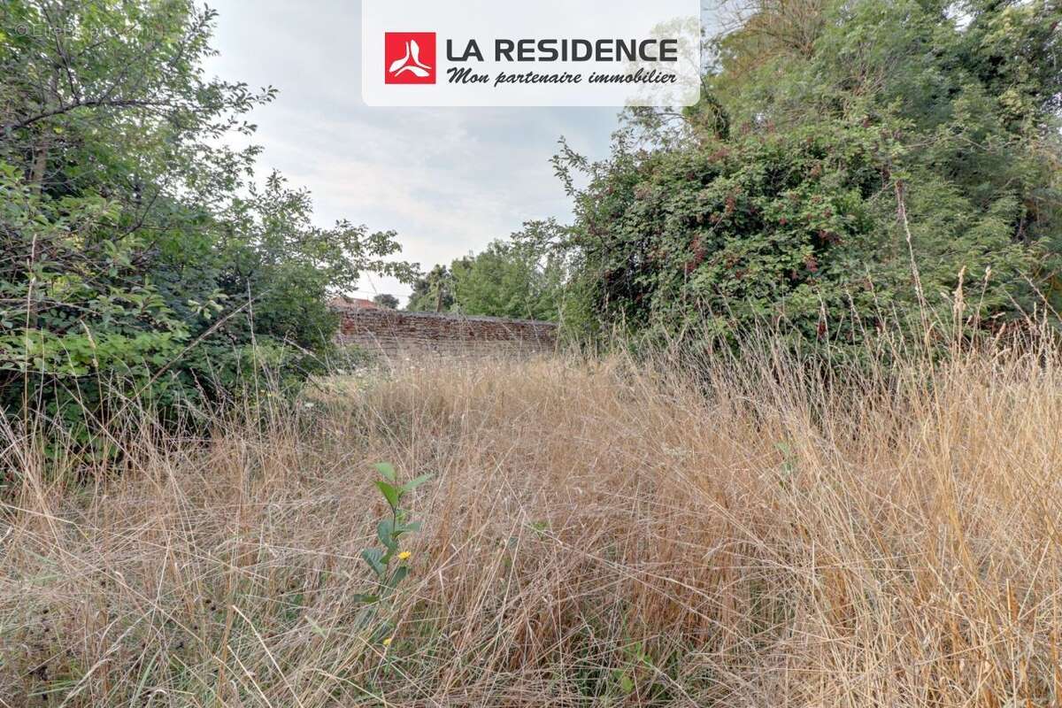 Terrain à JOUY-LE-MOUTIER