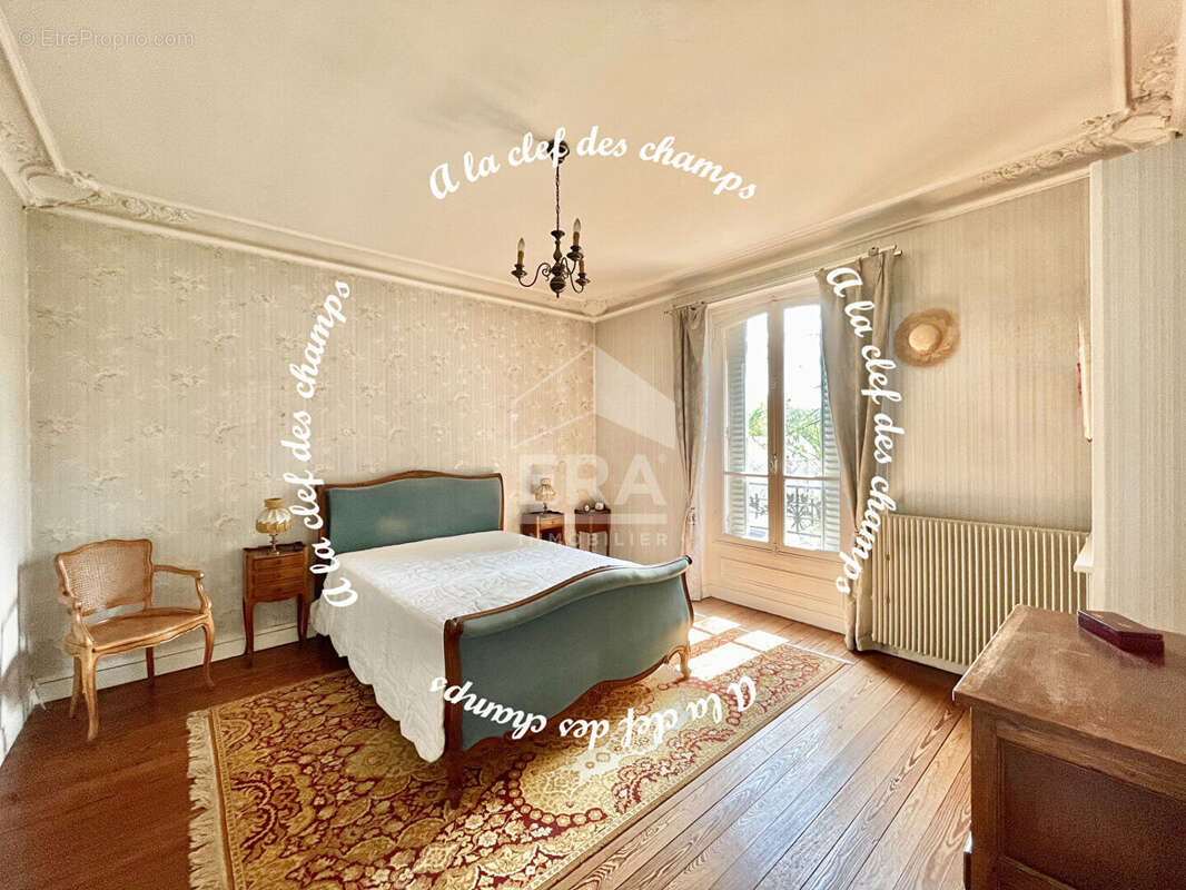 Maison à SAINT-REMY-LES-CHEVREUSE