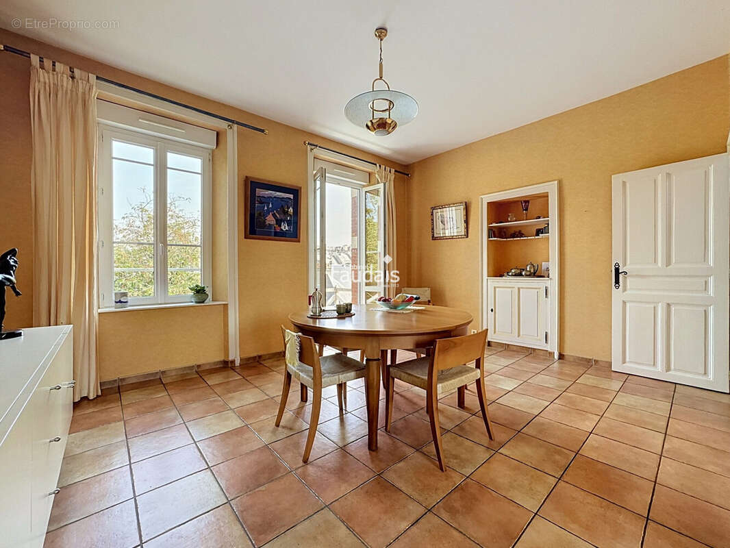 Maison 183 m² à Saint-Lo  - photo 6