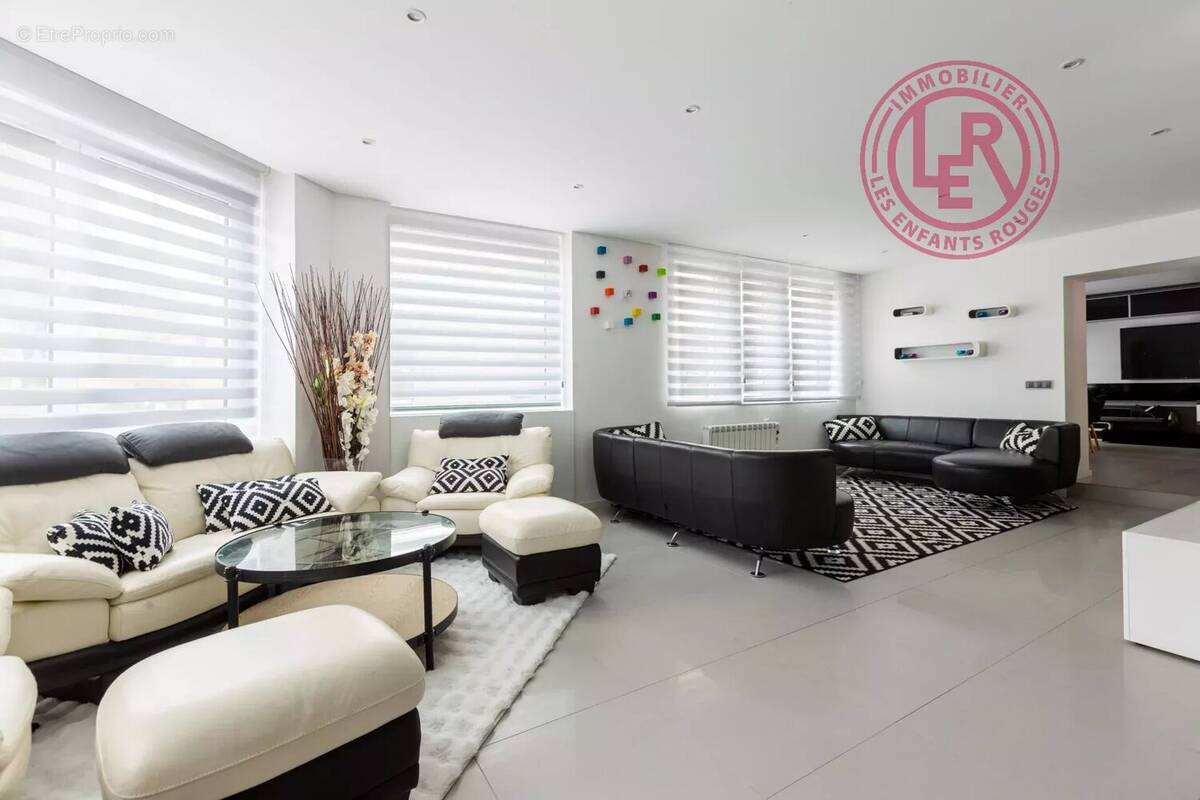 Appartement à PARIS-15E