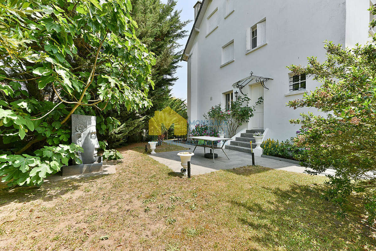 Maison à SAINTE-GENEVIEVE-DES-BOIS