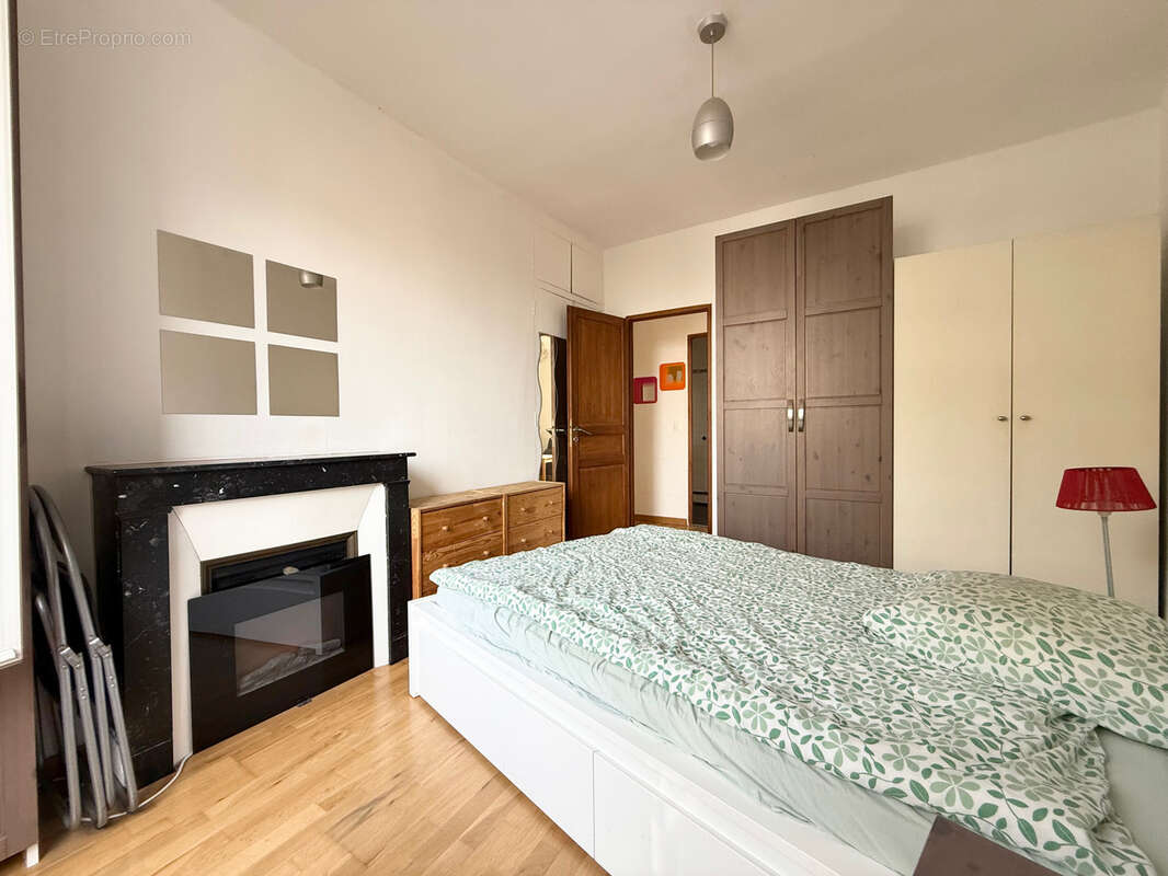 Appartement à COURBEVOIE