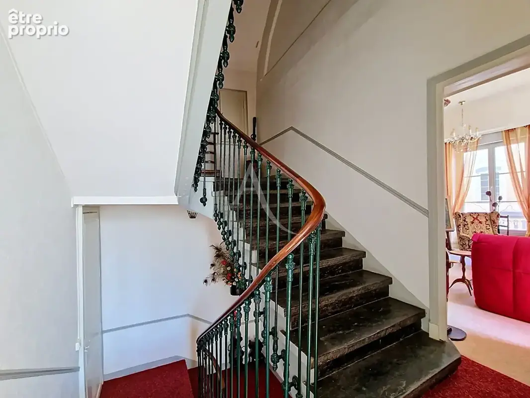 Immeuble de caractère avec appartement familial et local commercial loué - photo 11
