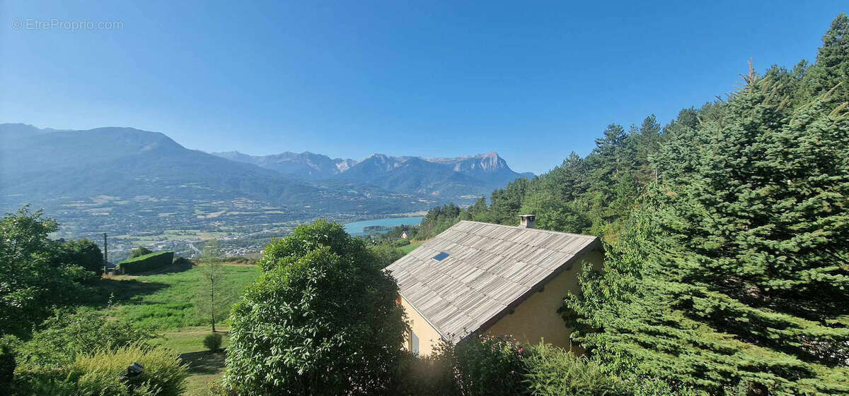 Dans quartier résidentiel avec une vue lac et montagne, grande villa composée de 3 appartements - photo 9