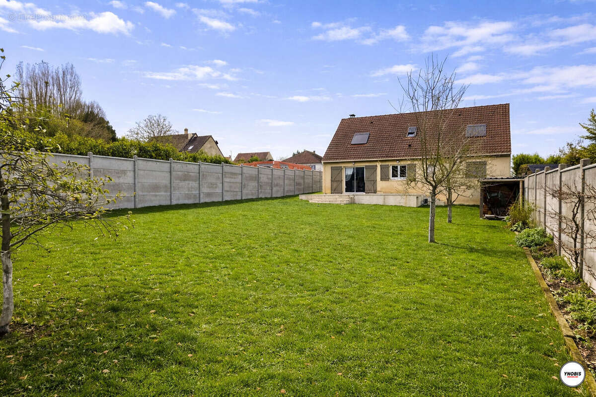 Maison à MORAINVILLIERS