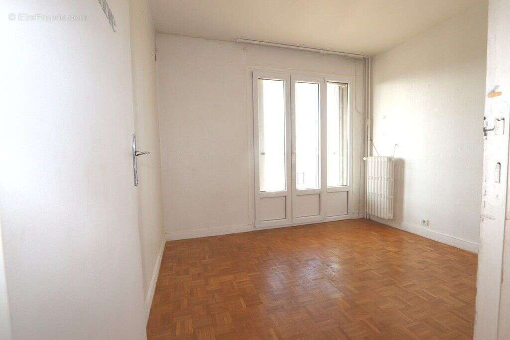 Appartement à LES PAVILLONS-SOUS-BOIS