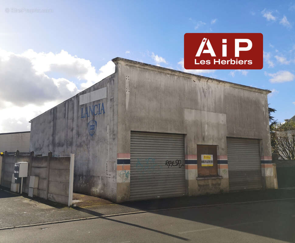 Parking à LES HERBIERS